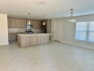 5th image of 3850 Ellis Rd