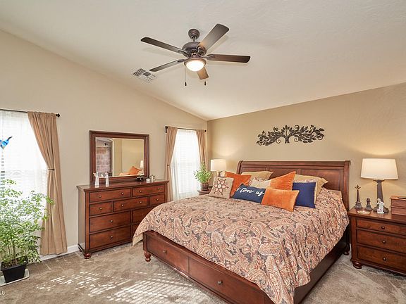 4th image of 697 W Jersey Way