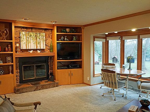 Family Room - 20'x14' Irreg.