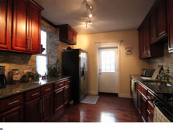 4th image of 2413 S Orkney St