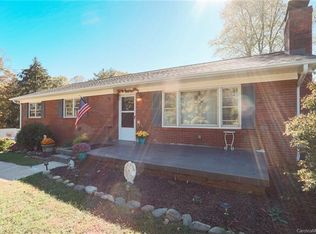 9 Sedgefield Rd, Candler, NC 28715