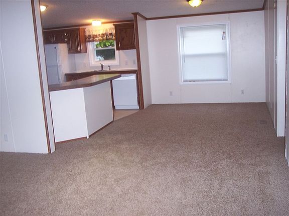 252 MECHANIC Kitchen Dining Area