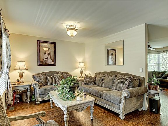 3rd image of 5215 Carriage Woods Dr