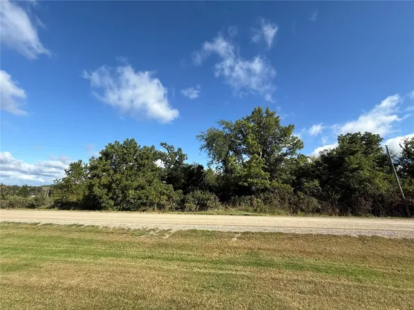 Greens Grove Rd, Center Pt, IA 52213