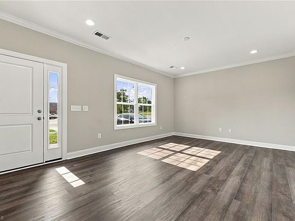 5th image of 1004 Ivey Rd