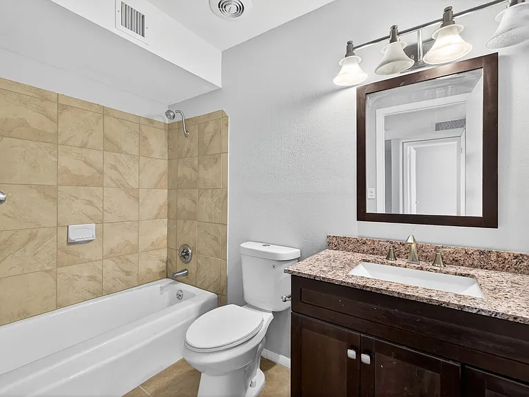 1528 Chevy Chase Dr — Photo 7