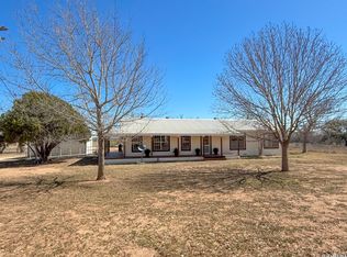 3962 STATE HWY 173 S, Devine, TX 78016