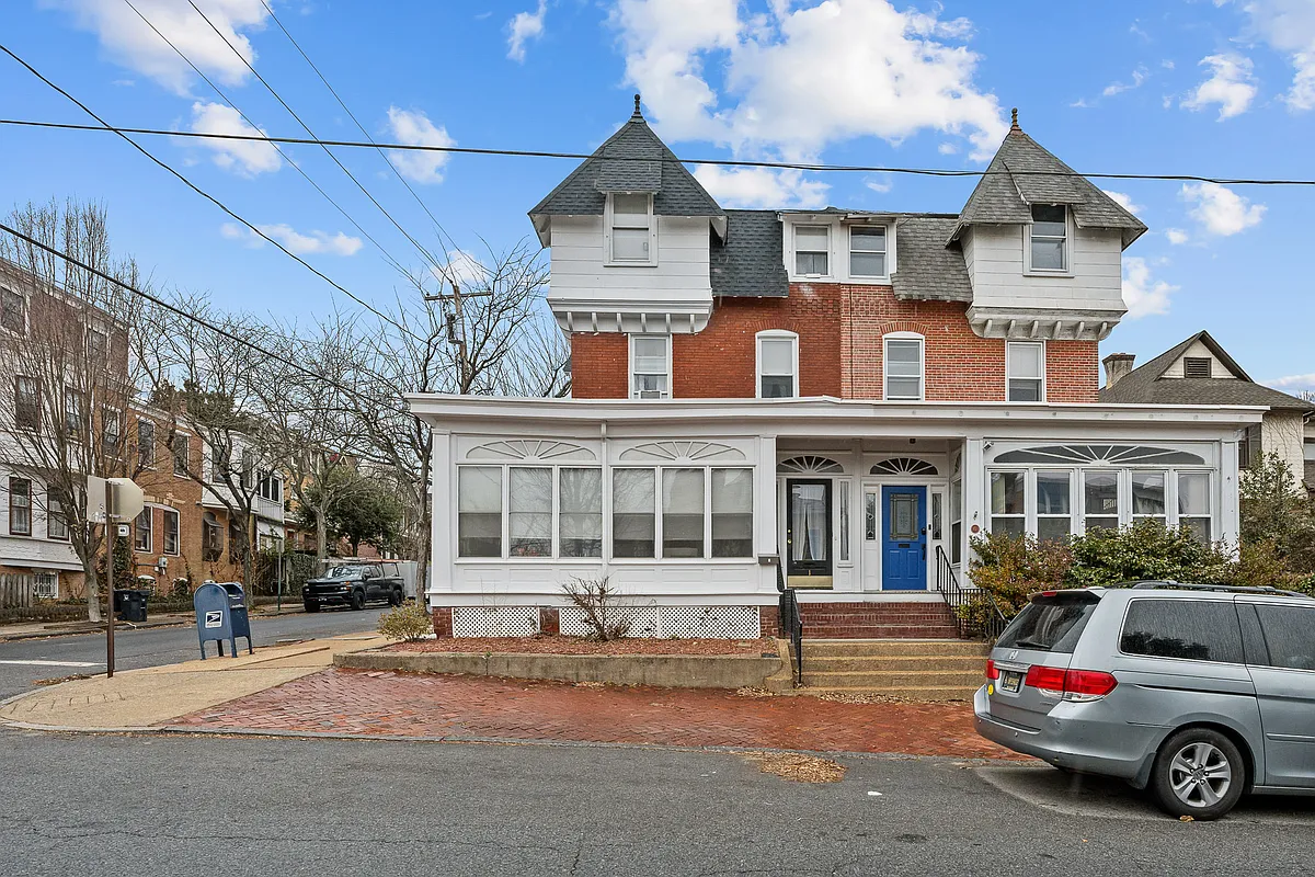 Building Photo - 901 N Franklin St #1