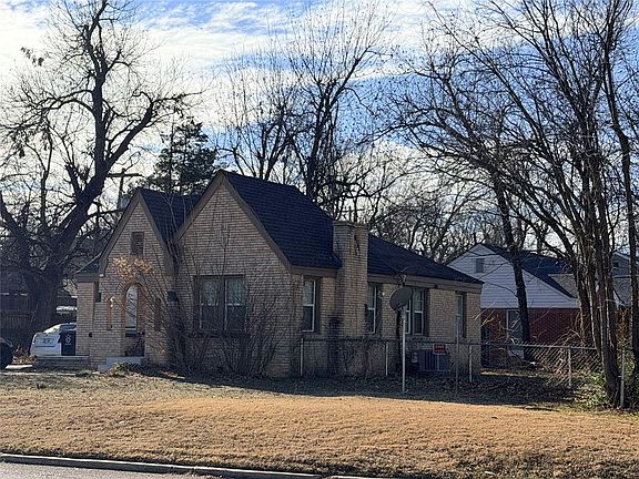 3rd image of 2717 N Drexel Blvd