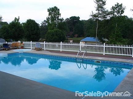 4th image of 244 Jameson Dr