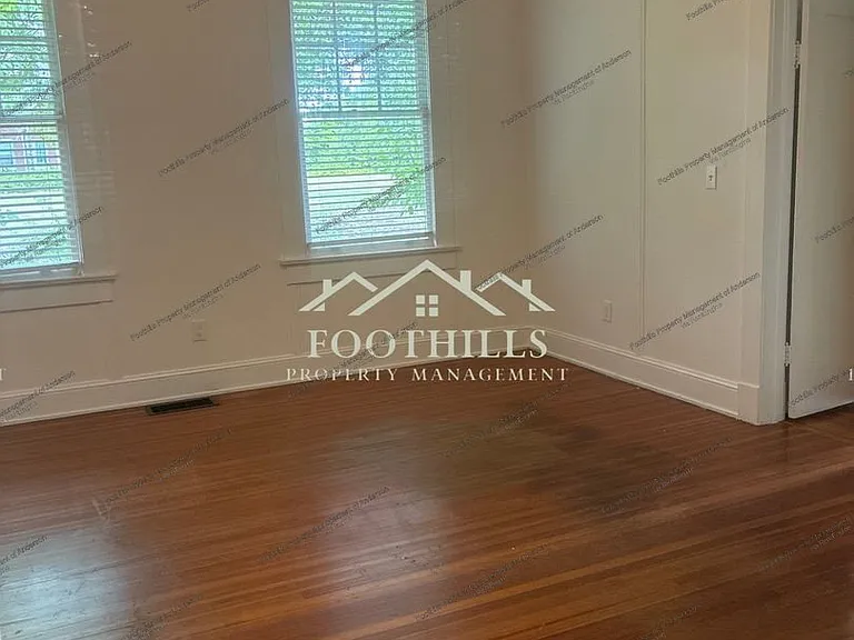 306 E Calhoun St — Photo 8