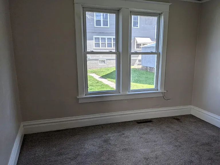 326 E Hickory St — Photo 6
