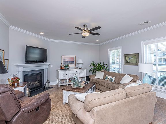 4th image of 1394 Fox Creek Ln