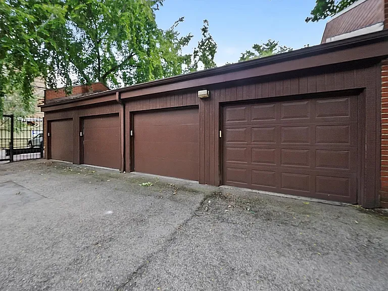 1813 N Dayton St — Photo 17