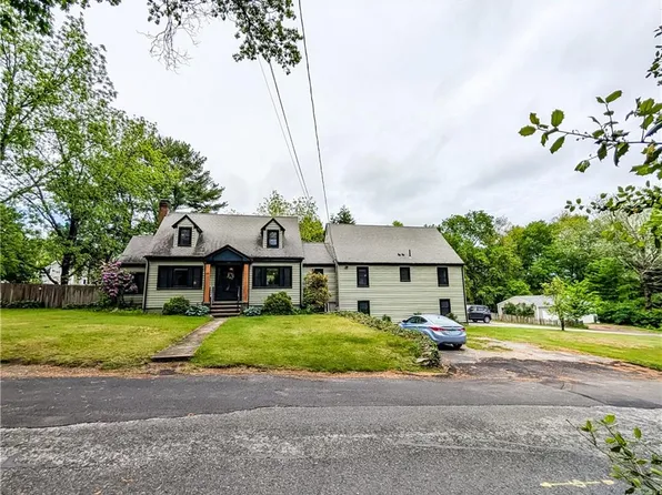 42 Mechanic St, North Smithfield, RI 02896
