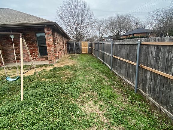 5th image of 501 Waterford St