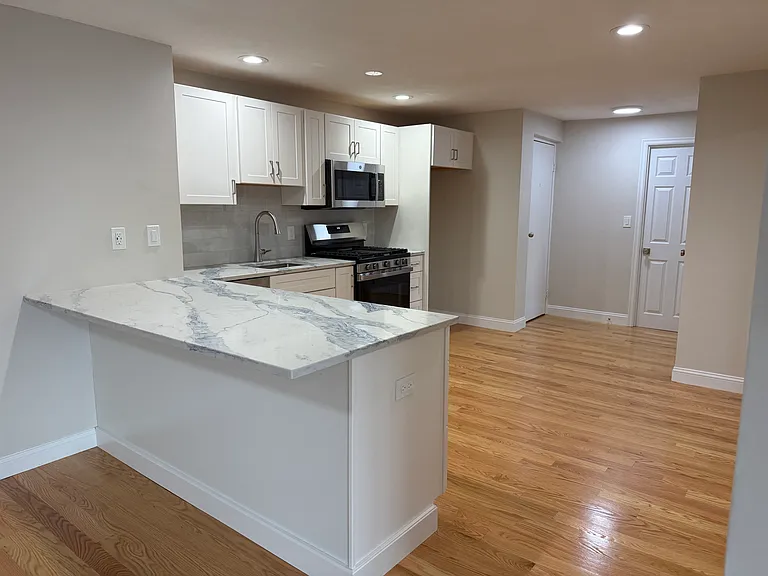 15 Main St #6 — Photo 3