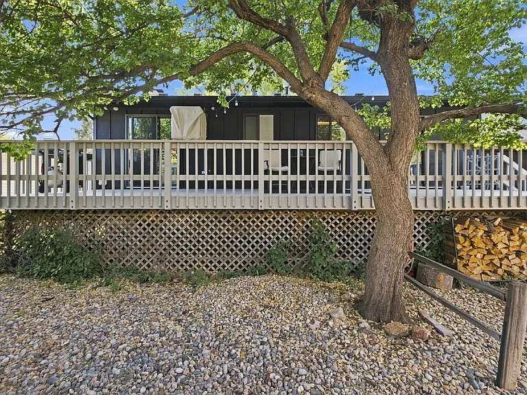 702 Squire St — Photo 35