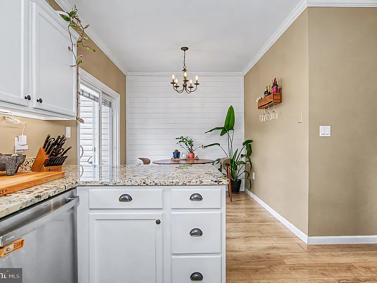 510 Lilac Ter NE — Photo 13