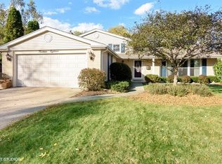 1418 E Fleming Dr S, Arlington Heights, IL 60004