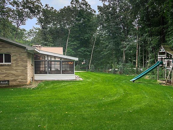5th image of 7370 Thorncrest Dr SE