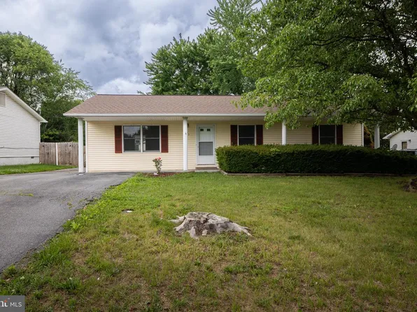 305 Hackberry Dr, Stephens City, VA 22655