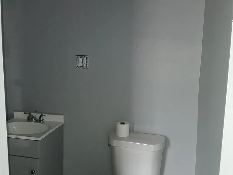 726 Kent St — Photo 5