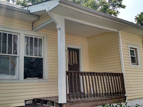 2nd image of 2331 Fairview Ave