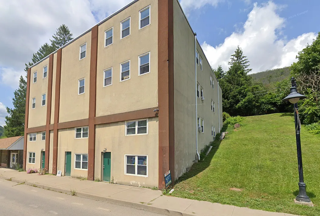 Chesterbrook Apartments — Photo 1