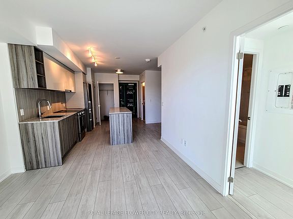 3rd image of 31 Tippett Rd #262