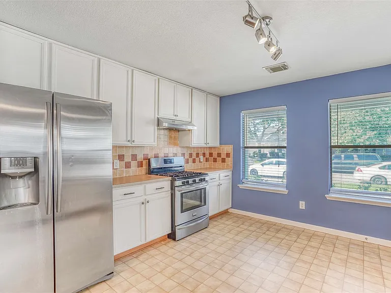 19039 Remington Park Dr — Photo 5