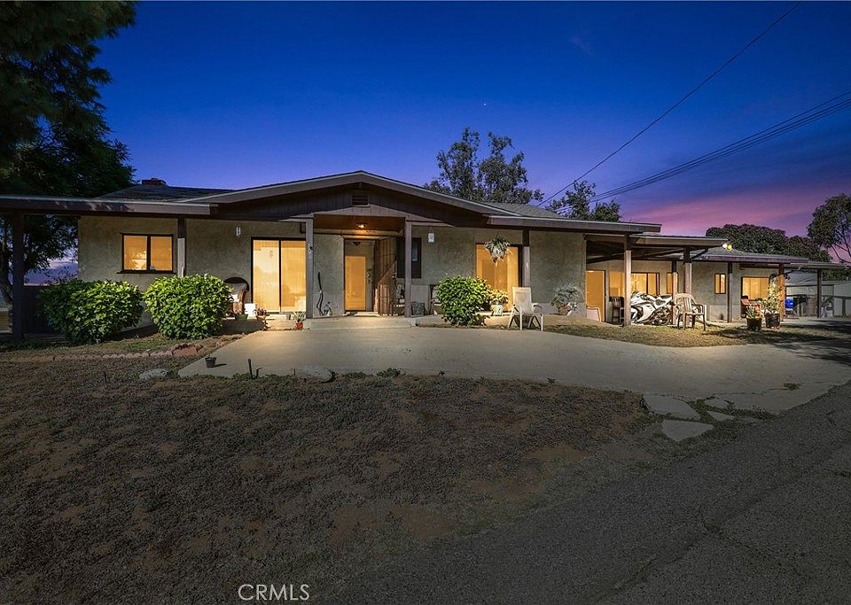 1st image of 2213 Bautista Ave
