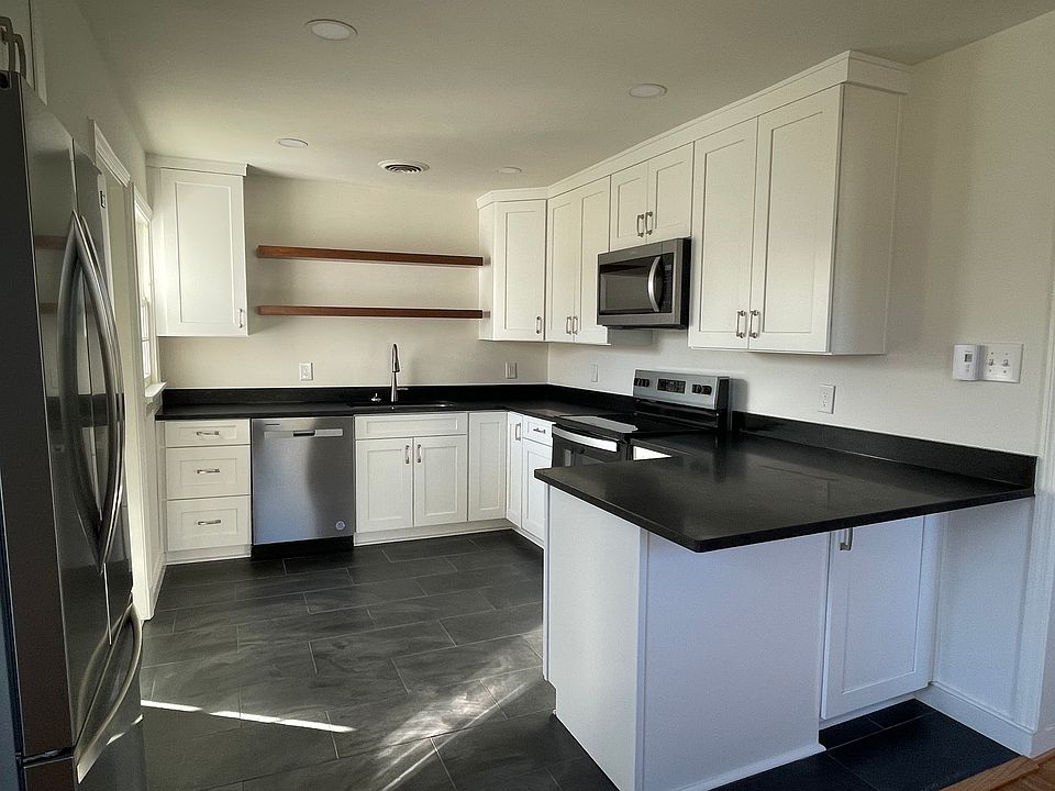 1st image of 6011 Clover Ln