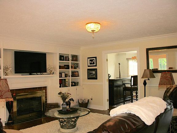 4th image of 365 Emerald Blvd