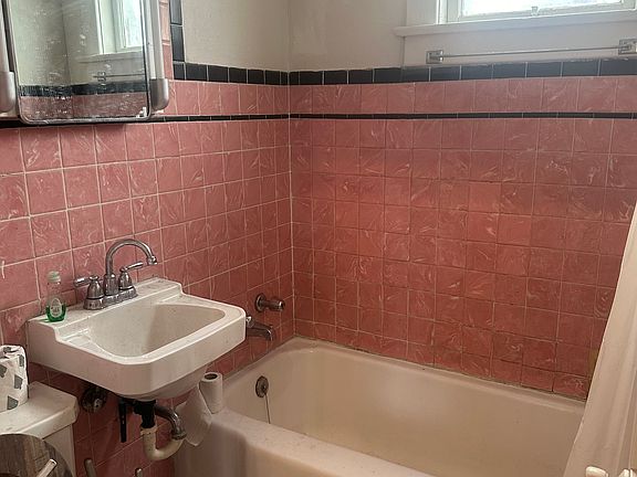 4th image of 3513 E 12th St