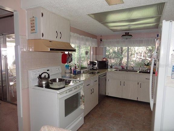3rd image of 12910 Willoughby Ln