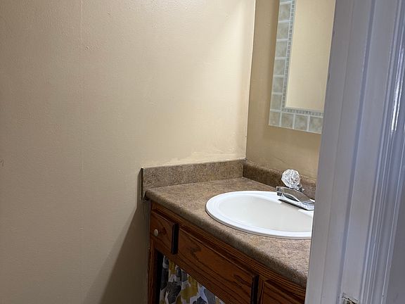 4th image of 413 Oak Forge Dr