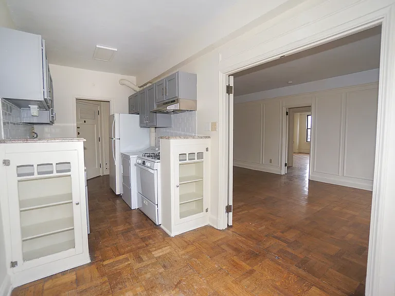 Arlington Apartments — Photo 31