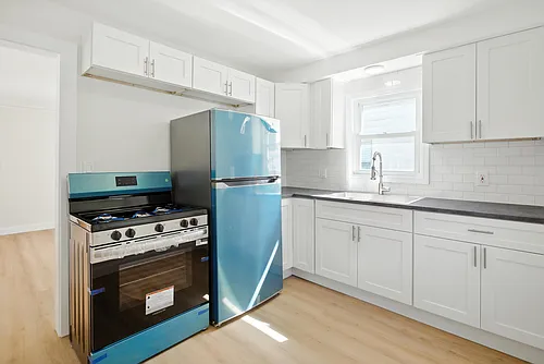 429 W Bernhard Ave Photo 1