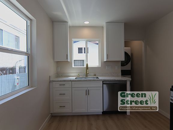 5th image of 3845 Menlo Ave