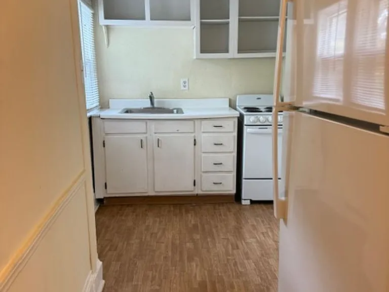 405 W Davis St #B — Photo 6