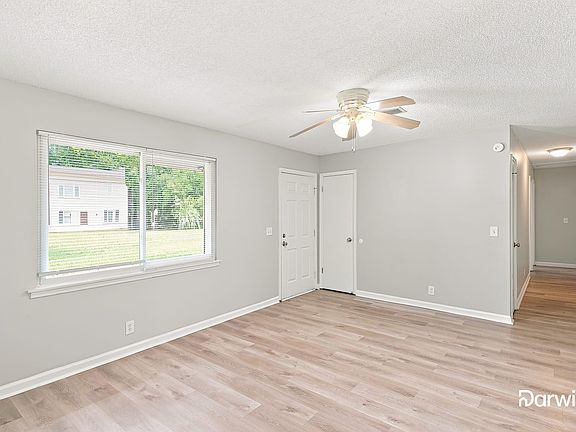 4th image of 409 Alexander Dr