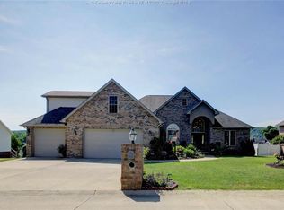 4028 Ridgeview Ln, Hurricane, WV 25526