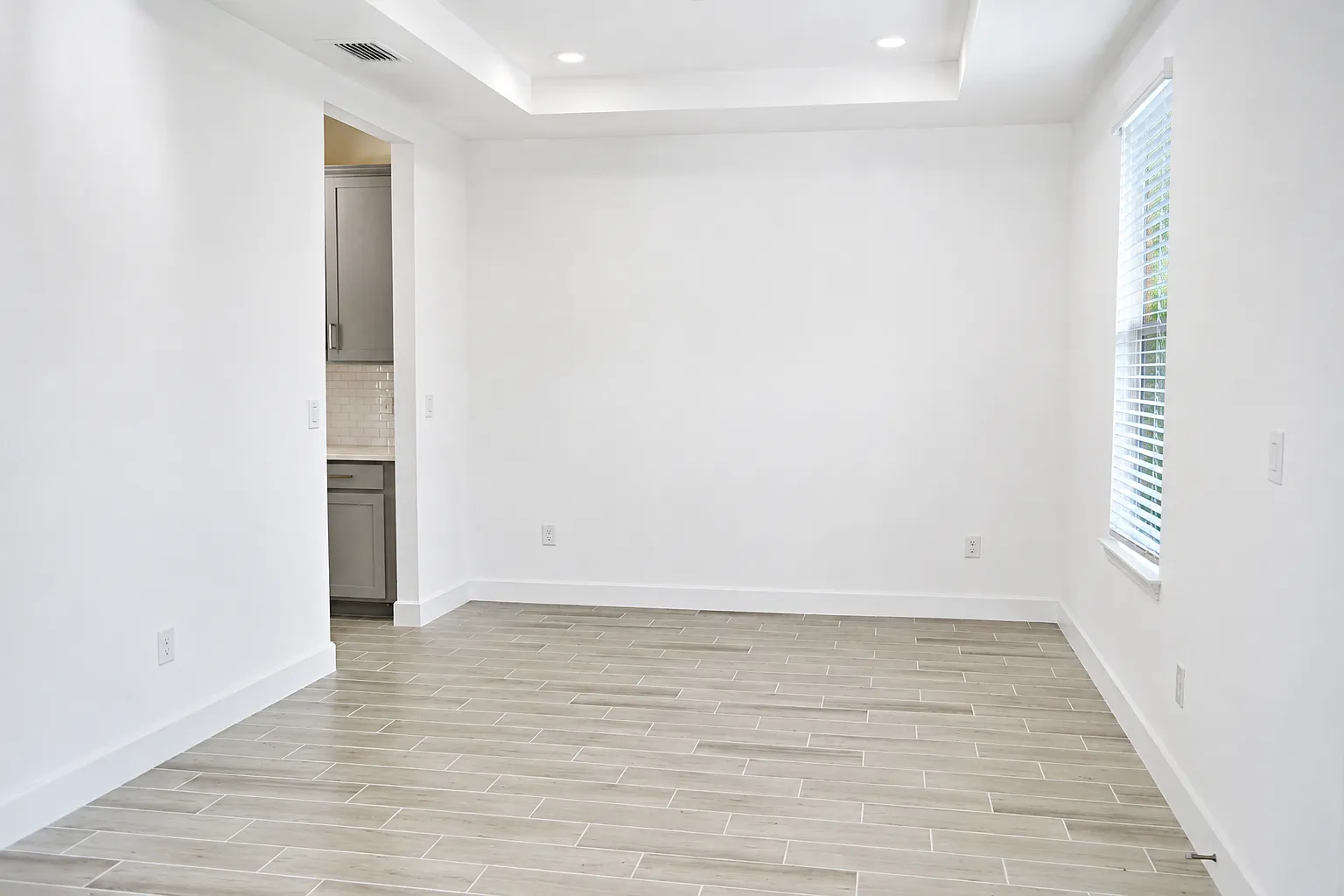 5 bed, 4.5 bath, 3835 sqft, $4,500 — Photo 4