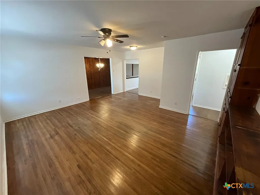 2 bed, 1.0 bath, 1422 sqft, $1,450 — Photo 3