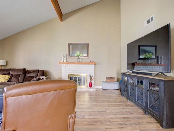 3rd image of 3417 Suffolk Dr