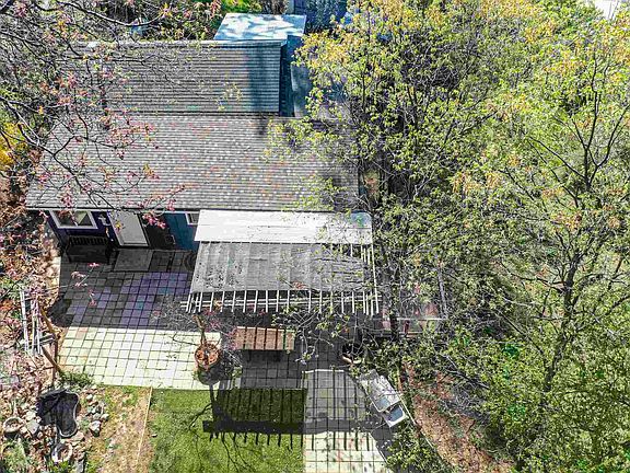 5th image of 18701 Cedar St