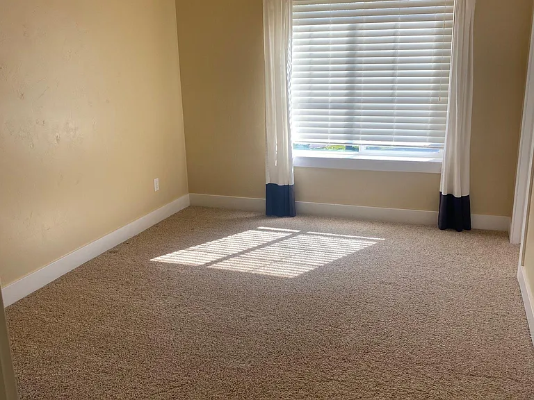 525 W 980 N — Photo 12