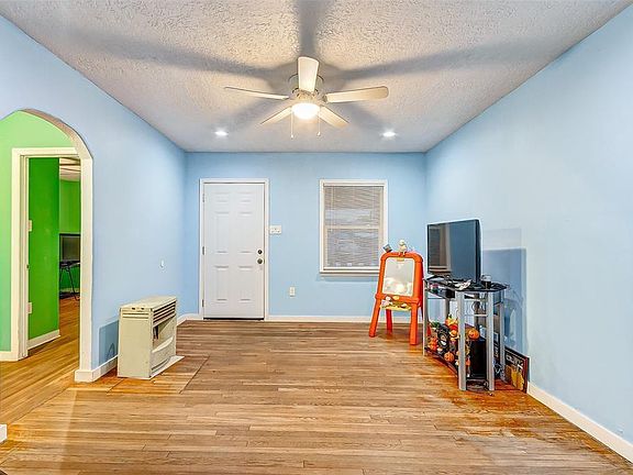 5th image of 913 Maple Ave