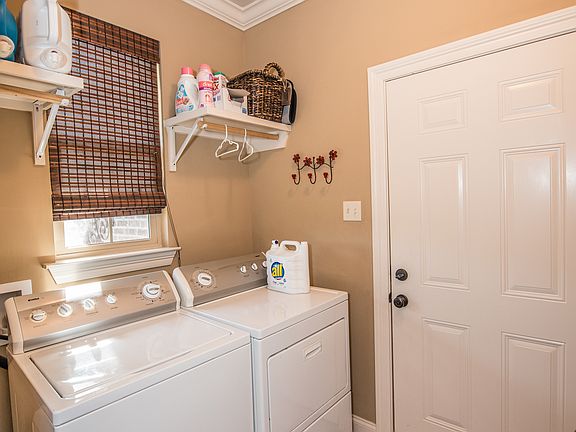 4th image of 111 Adler Pl